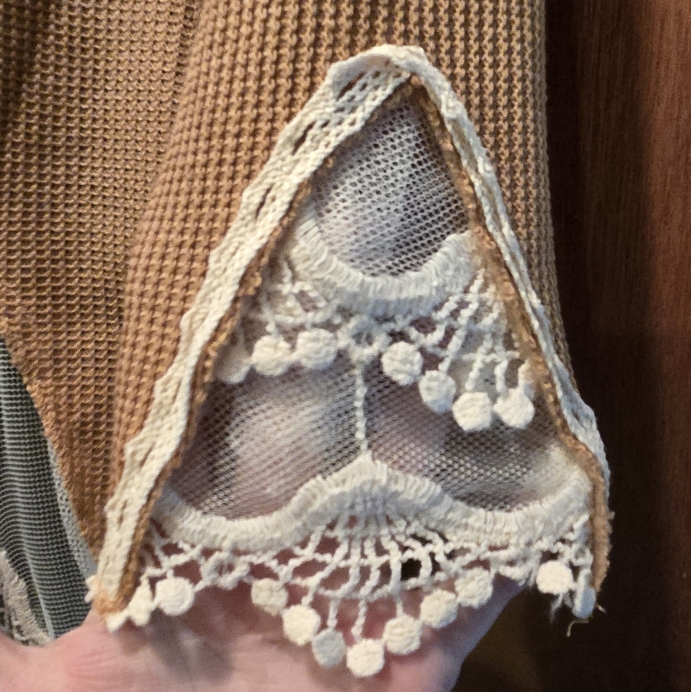 ♥️Korea Kids Tan Lace Trim Top SzM NEW - Picture 5 of 8